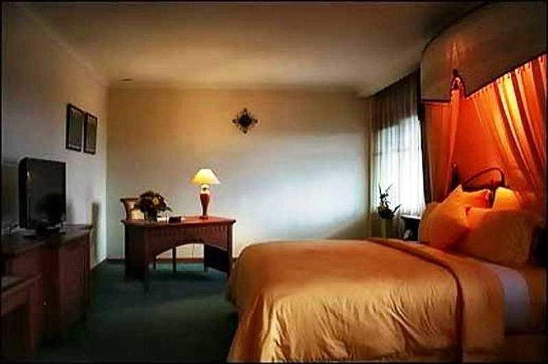 รอยัล ออร์คิด การ์เด้น โฮเต็ล Hotel บาตู ภายนอก รูปภาพ